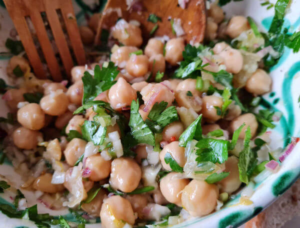 Salad with big “blanco lechoso” chickpeas